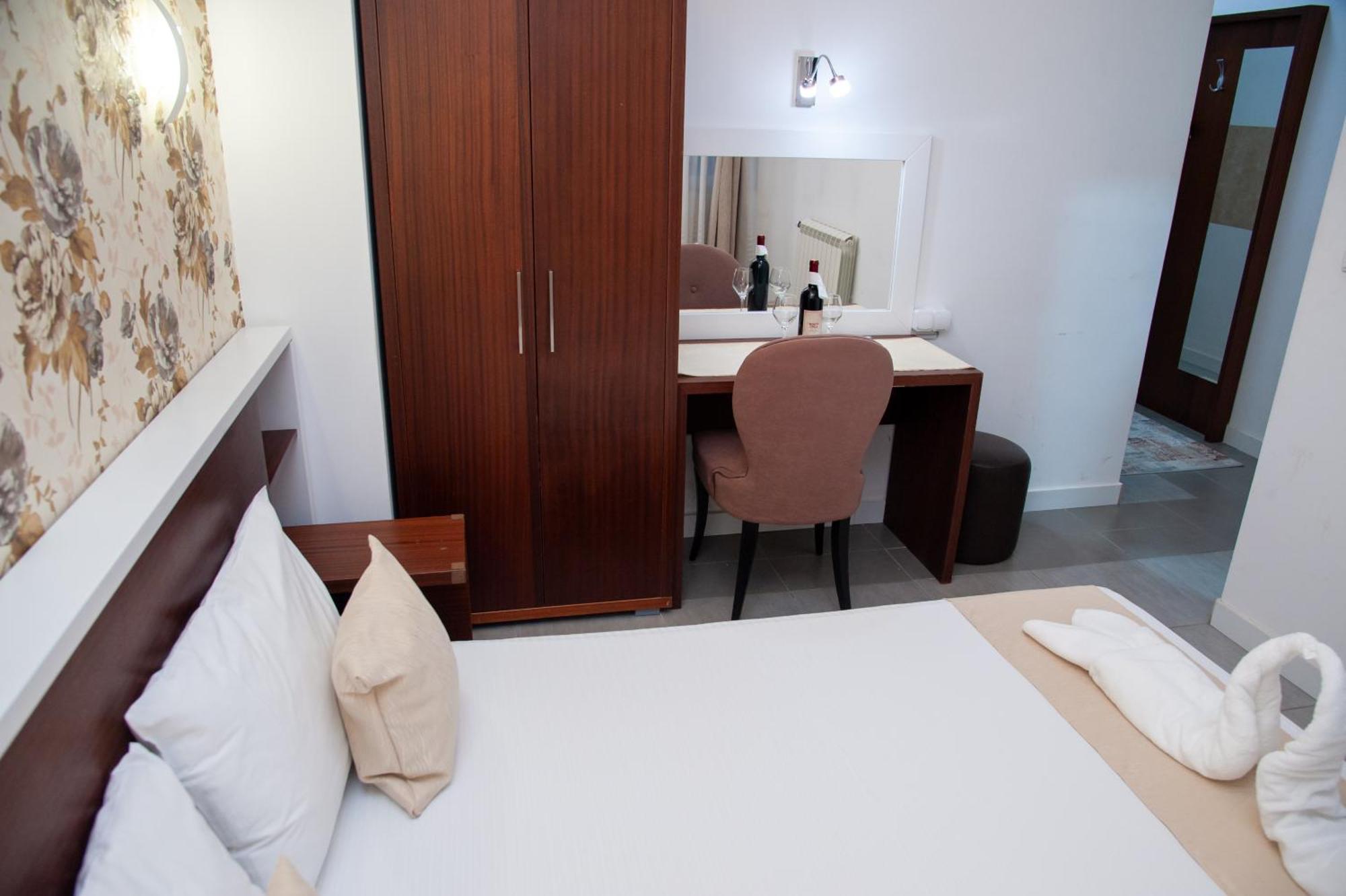 Hotel North City Косовска-Митровица Экстерьер фото