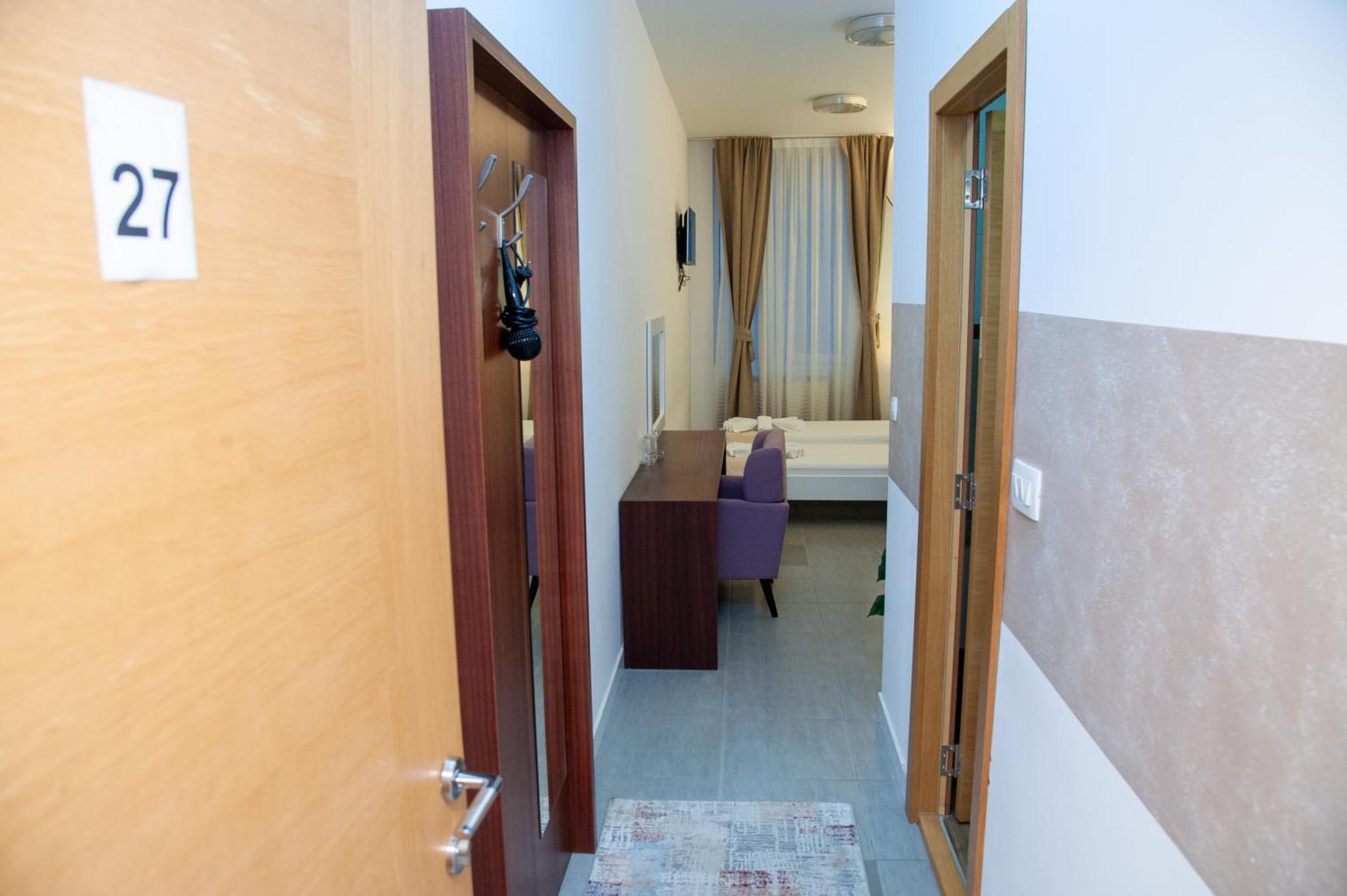 Hotel North City Косовска-Митровица Экстерьер фото