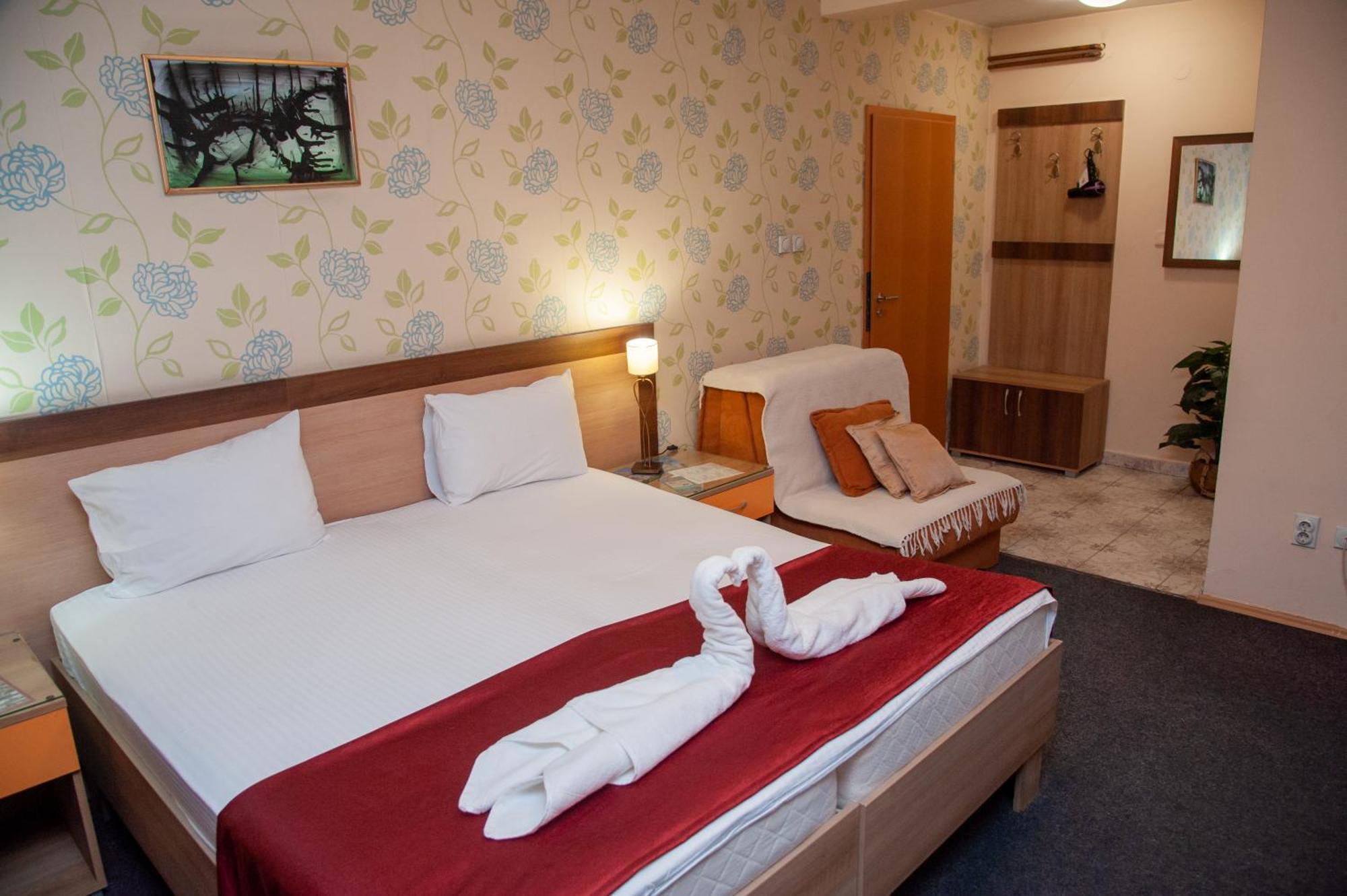 Hotel North City Косовска-Митровица Экстерьер фото